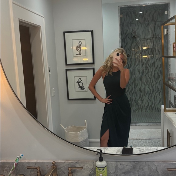 Elegant Green High Neck Maxi Dress With a Slit - Picture 5 of 7